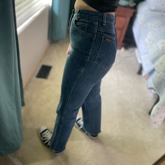 Calvin Klein Cut off Jeans - Picture 3 of 6